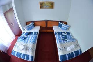 Отель Hotel Le Baron Тимишоара Двухместный номер с 2 отдельными кроватями и балконом-2